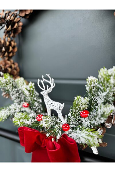 YILBAŞI SÜSÜ Kozalaklı Geyikli Karlı Yılbaşı Kapı Süsü Çelengi (38 cm )