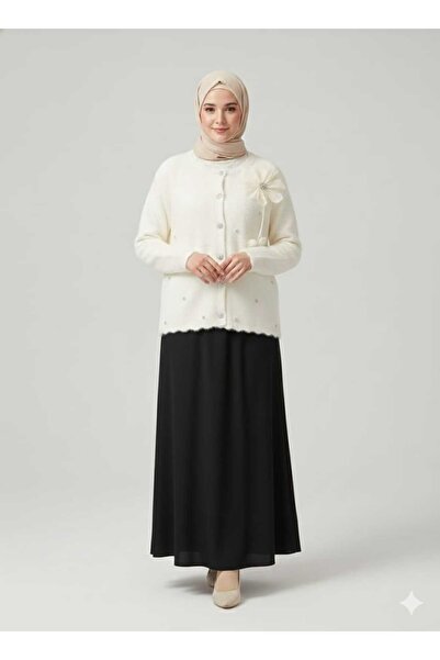 QUAWEAR سترة أنجورا بياقة دائرية مزينة بالزهور وأزرار معدنية مرصعة بالأحجار