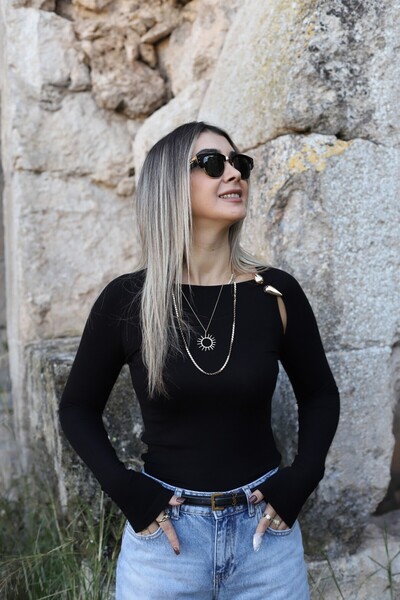 bytugcekaya Black Blouse with Drop Accessories