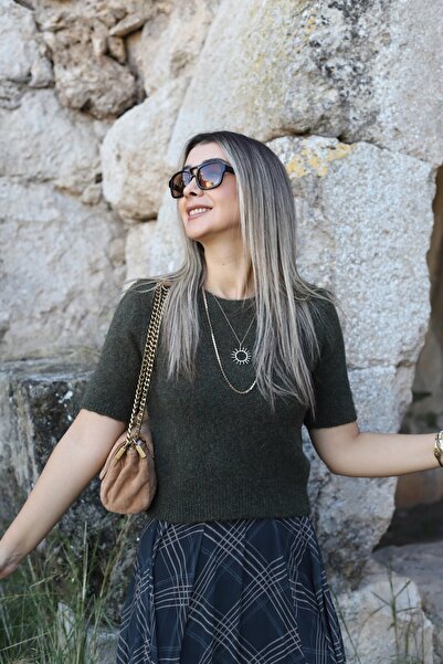 bytugcekaya سترة كاكي بأكمام قصيرة ذات ملمس ناعم ومقاس قياسي