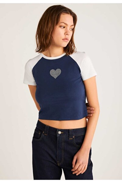 OEM Cropped T-shirt with a neckline at the base of the neck