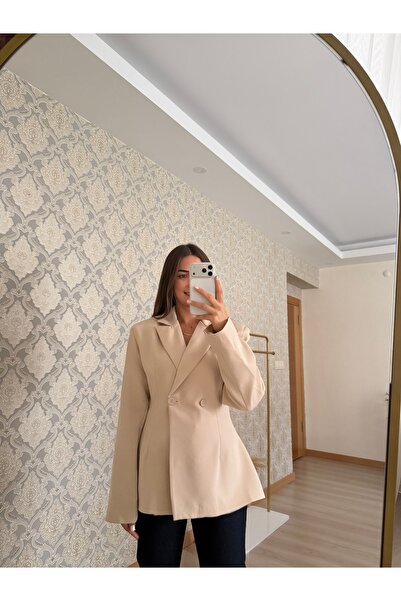 Butik Duygu Şakiroğlu Omzu Vatkalı Belden Oturtmalı Ekru Ceket