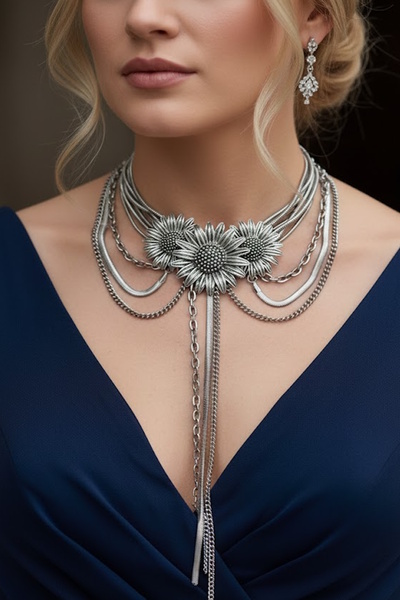CAŞ DEKORASYON Silver Color Flower Figured Necklace