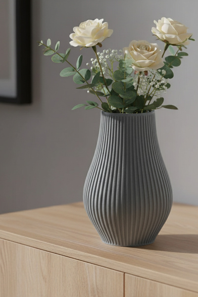 MEK مزهرية بلاستيكية أنيقة بخطوط عمودية رفيعة باللون الرمادي (18×11 سم)