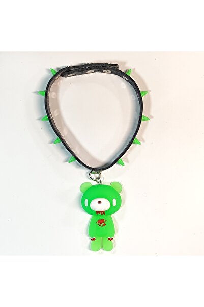 Choice شريط أخضر أسود مُسنن مع قلادة دب كئيب. مزيج بانك جذاب، أسلوب جريء.