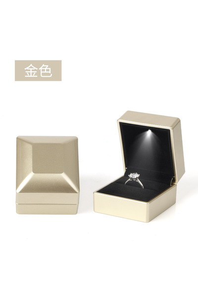 Choice علبة خاتم ذهبية مضاءة بتقنية LED - علبة عرض مجوهرات فاخرة بلمسة نهائية رش للخواتم الفاخرة