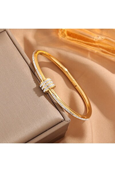 Choice أساور من الفولاذ المقاوم للصدأ متعددة الأنماط باللون الذهبي B، مكدسة و...