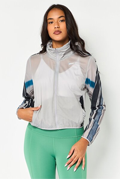 Nike Women Standard Fit Long Sleeve Windbreaker Training Jacket, Multicolor