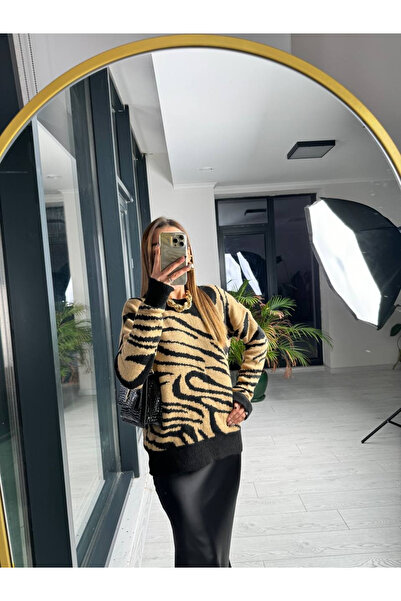 My Blog Camel - Pulover alb-negru cu model zebră neagră