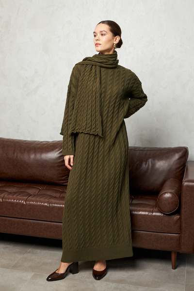 Ladima فستان تريكو ناعم ومفصل من ATKI باللون الكاكي