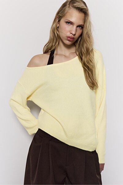 Stradivarius Asimetrik örgü kazak