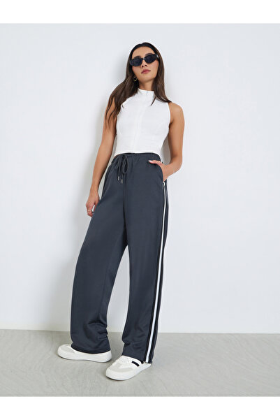 Styli Women Grey Wide Leg Joggers with Side Stripe