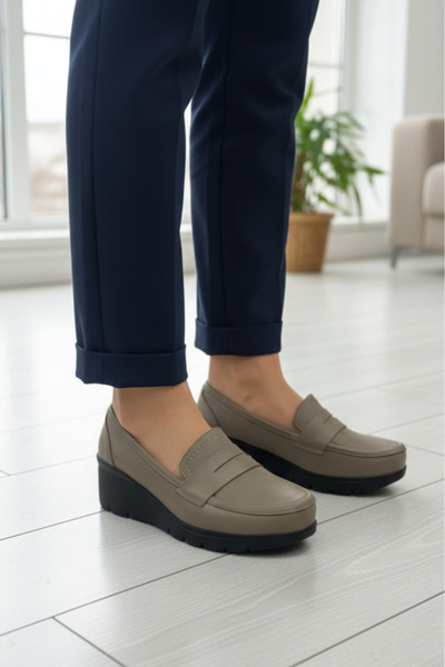 Tamdabu Ayakkabı حذاء نسائي من جلد المنك الطبيعي بنعل تشريحي وكعب عريض مريح و...