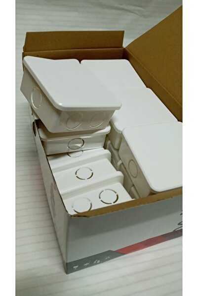 BERKS Sıva Üstü Kare Buat 20 adet 1 kutu.. 5 girişli / Ölçüler : 85x85x35