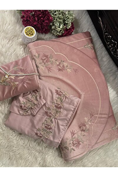 FABRIC سجادة صلاة فاخرة. طقم 3 قطع بلون الوردي البارد/المغبر بتطريز زهري ناعم.