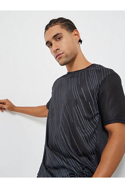 Styli Men Black Striped Training T-Shirt