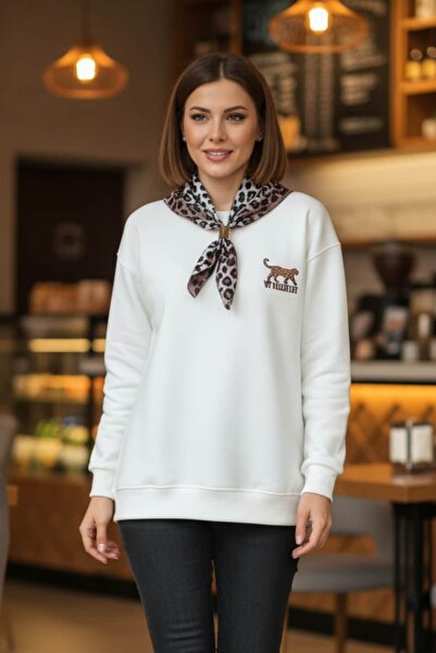 Yağmur Butik Leopar Nakış İşlemeli Yakası Fular Detaylı