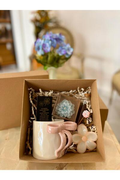 YONCA ART CONCEPT KİŞİYE ÖZEL HEDİYE KUTUSU (SEDEFLİ PORSELEN KUPA-MUM-TOKA-K...
