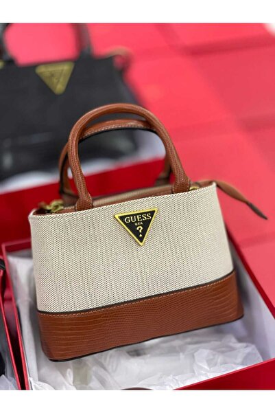 Generic A mini white and brown bag with a stylish leather base. A perfect design for a comfortable and trendy morning look – an essential.