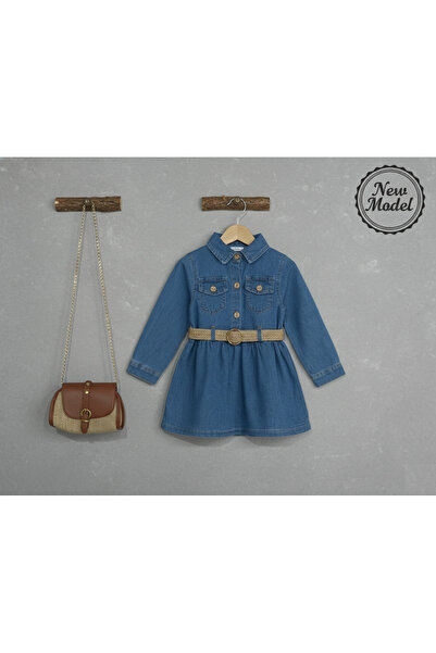 GİRL EMELY ROCHIE DE DENIM TREND PENTRU FATA, MODEL SEZONIER DE JEAN CU BELTĂ ȘI GEANTĂ, CU BUCĂȚI, ȚINUTĂ CASUAL STILĂTĂ