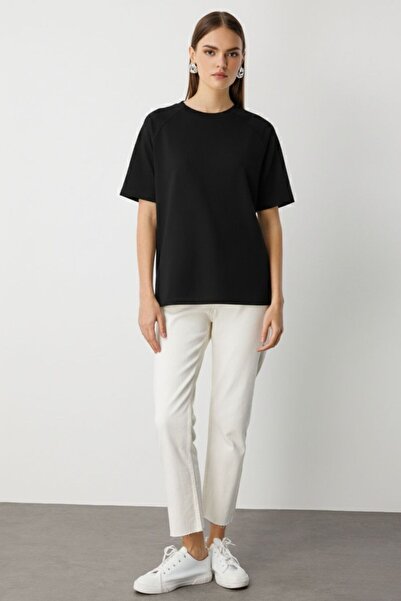 Mizalle Yuvarla Yaka Yumuşak Dokulu Siyah Tişört