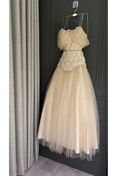 New Moon فستان بيج تل صدر مطرز