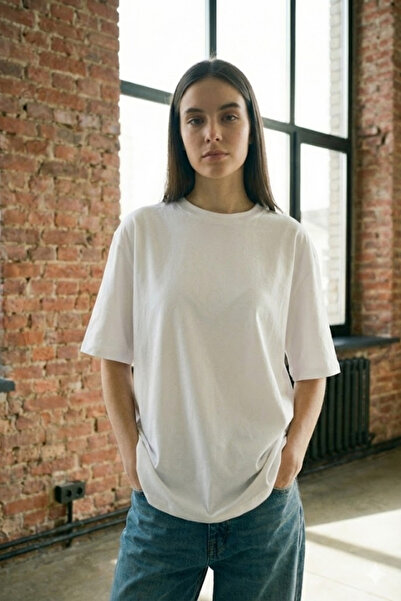 Ervanur DÜZ BEYAZ YUVARLAK YAKA RAHAT KESİM KADIN TŞÖRT