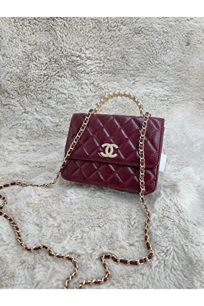 Generic حقيبة كتف عنابية صغيرة بجلد لامع ومقبض سلسلة ذهبية. تصميم أنثوي ساحر ...