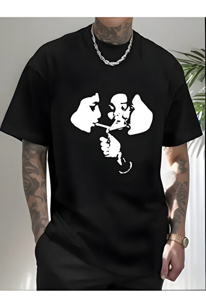 Printiva تيشيرت أسود بأكمام قصيرة ورقبة دائرية مطبوع صورة ثلاث نساء ينفثن الن...