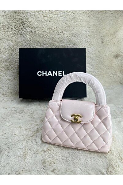 Generic حقيبة يد ميني بيج ناعمة بجلد مبطن. تصميم أنثوي وحالم يكمل أناقتكِ بنعومة ورقة.