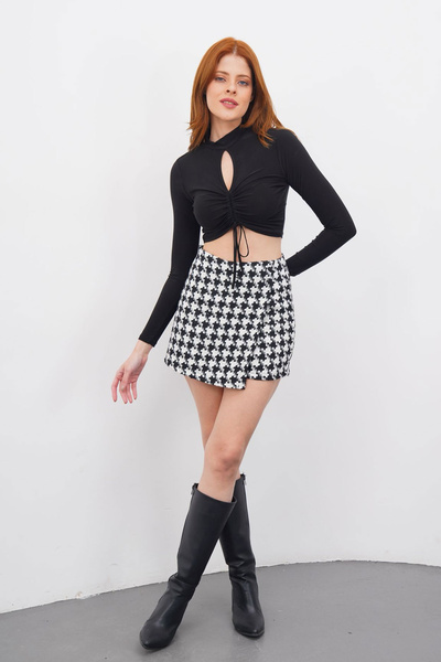 bacc Fustă scurtă pentru femei din material tweed cu 2 nasturi și model negru...