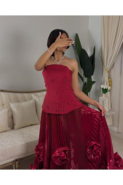 vanus fashion 6155- A luxurious red dress with an elegant and opulent design