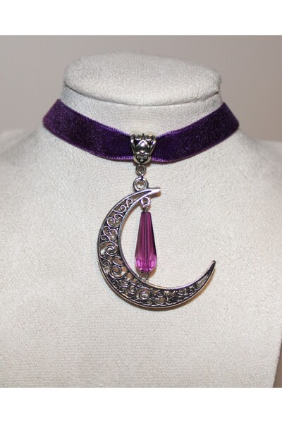 Mournbelle Gotik Mor Kristal Detaylı Ay Charmlı Kadife Choker (El Yapımı)