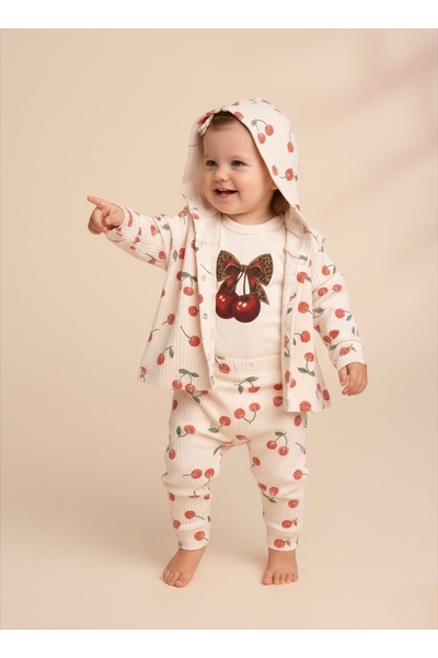 eradkids طقم أطفال عضوي فاخر من ثلاث قطع بنقش الكرز (كارديجان + بدلة بزرار + ...