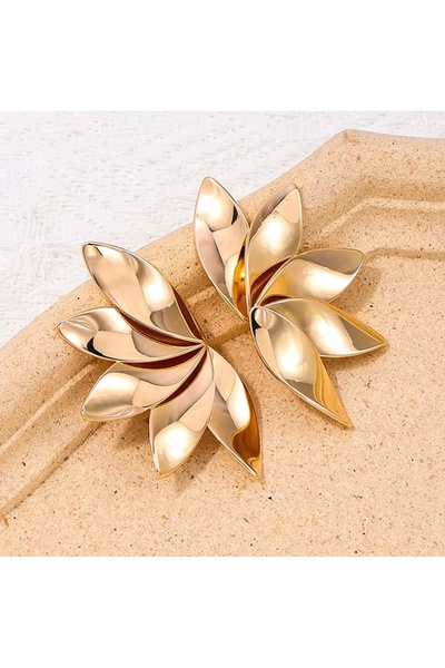 Be Best أقراط نسائية ذات لون ذهبي وتصميم زهرة غير متماثلة BE241