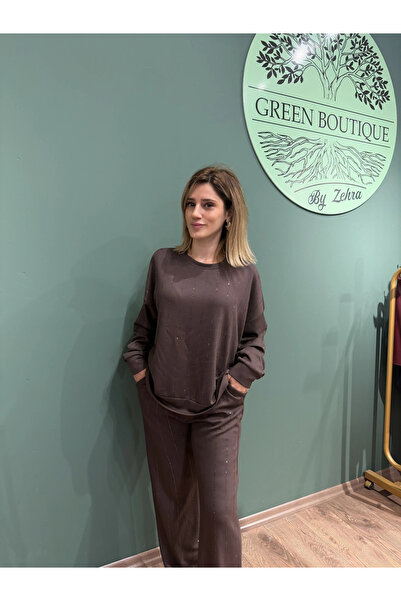 Greenboutique بدلة رياضية بنية اللون مع تفاصيل من الترتر
