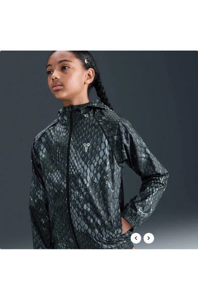 Nike Kobe Older Kids' Lightweight Woven Jacket (yousportswear)