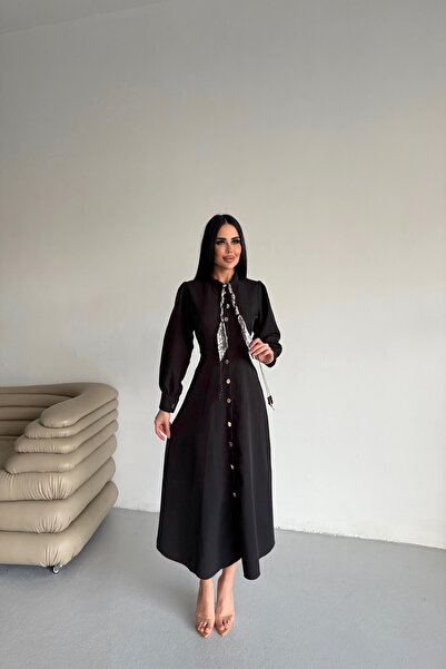 LİLA İSTANBUL guler rotund Rochie neagră cu nasturi în față și detaliu de eșarfă