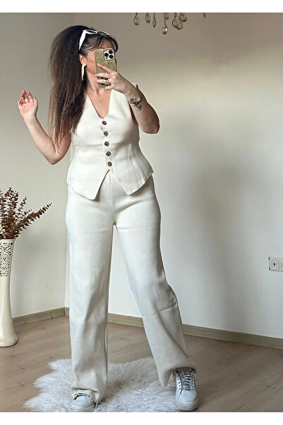 AZRA BUTİK Κρέμα για πλεκτό γιλέκο με χρυσά κουμπιά