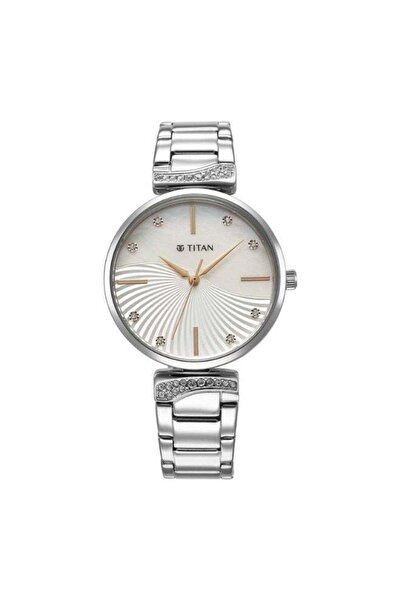 Titan ساعة نسائية من ماركة Purple Style Up، موديل 95237SM01 - مينا من عرق اللؤلؤ، سوار من الفولاذ المقاوم للصدأ الفضي