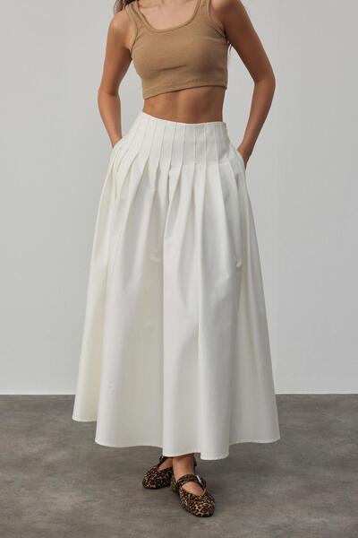 Moca تنورة لونا ذات طيات متعددة باللون الأبيض