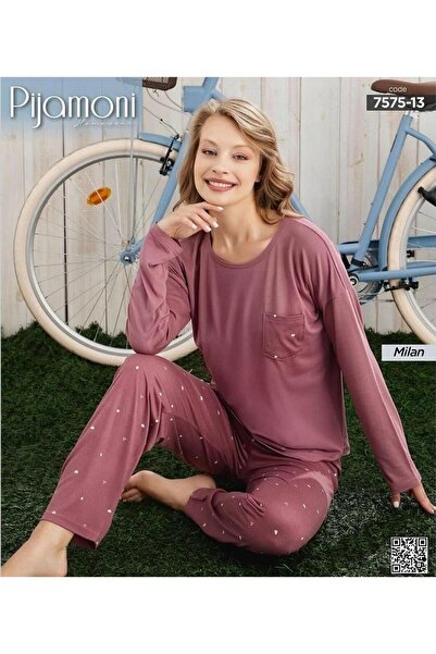 Pijamoni 7575 طقم بيجامة من قماش ميلان مع زهور متموجة وتفاصيل جيب على شكل قلب صغير