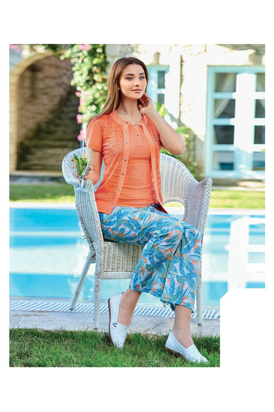 Stylish Elegant three-piece set with luxurious fabric and a soft, comfortable feel on the skin