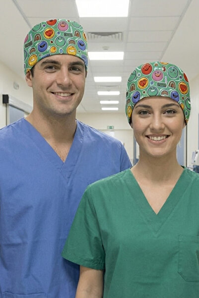 Lion Üniforma Renkli Gülücükler Desenli Cerrahi Bone Unisex – Likralı Doktor ...