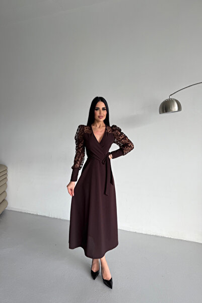 LİLA İSTANBUL بأزرار على الجهتين فستان بني بياقة وحزام عند الخصر