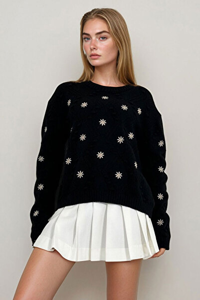 bacc Women's Black Embroidered Knit Sweater Bchesq-251114