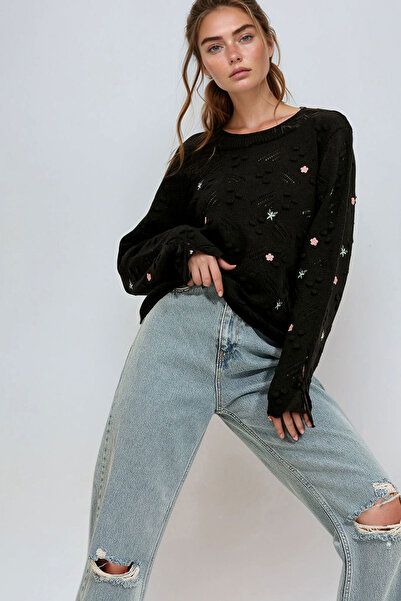 bacc Women's Black Crew Neck Embroidered Knit Sweater Bchesq-251021