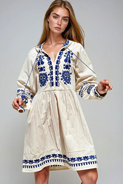 loia Γυναικείο φόρεμα από ακατέργαστο λινό με κέντημα σε σχήμα V και πέτρινη ...