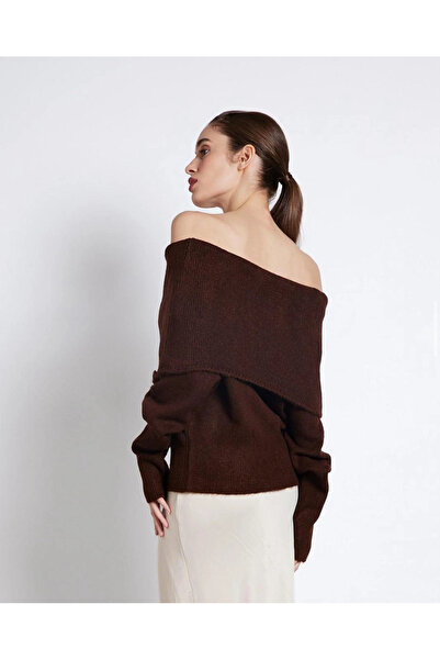 esilamoda Kadın Kahverengi Madonna Yaka Şardonlu Kazak