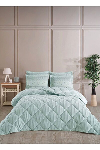 Bella Home Double Jacquard Sleeping Set - Wellsoft Quilt - 4 Pieces - Mint with Original Pvc Bag